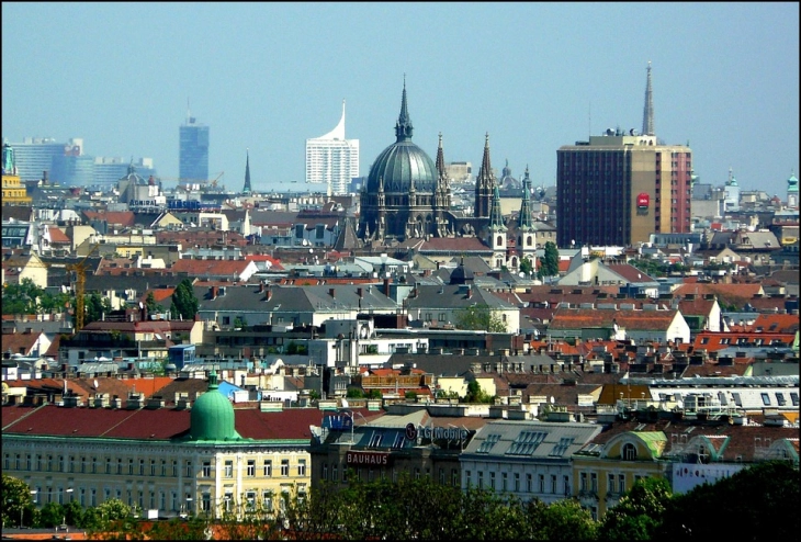 Засилени полициски патроли низ Виена по информациите за можни исламистички напади врз цркви