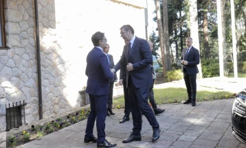 АФП за средбата во Охрид: Лидерите на Србија и Косово разговараат за мировниот план на ЕУ