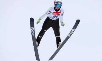 Klinec wins maiden women's ski flying with world record 226m