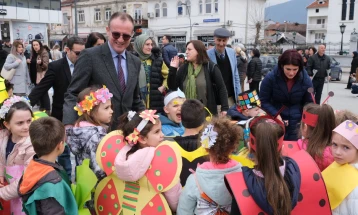 Гостивар: Учениците и децата од градинките го одбележаа 21 Март, Денот на екологијата