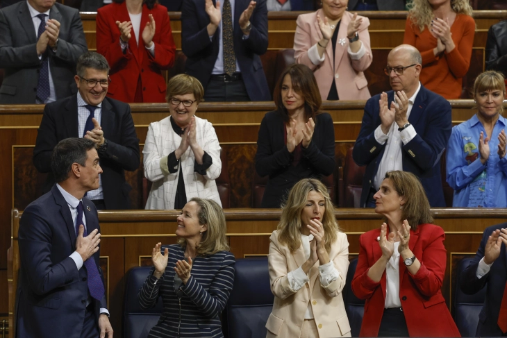 Санчез преживеа гласање недоверба во шпанскиот Парламент