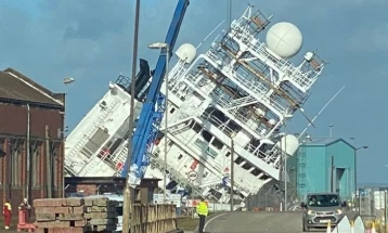Во пристаништето во Единбург силните ветришта искосија истражувачки брод, 25 лица повредени
