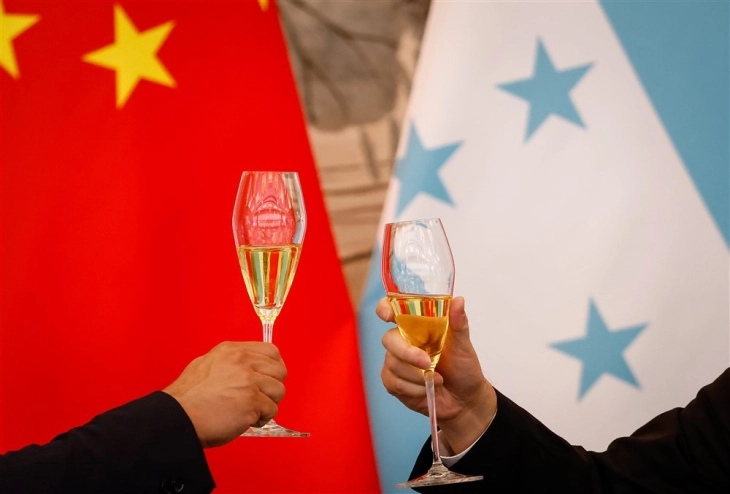 Кина соопшти дека воспоставува дипломатски односи со Хондурас