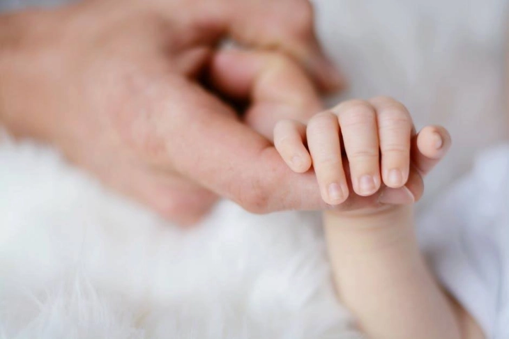 Eurostat: Gratë në BE fëmijën  e parë e lindin gjithnjë e më vonë