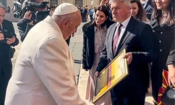 Папата  Франциск  доби признание од Иванов и Школата за млади лидери