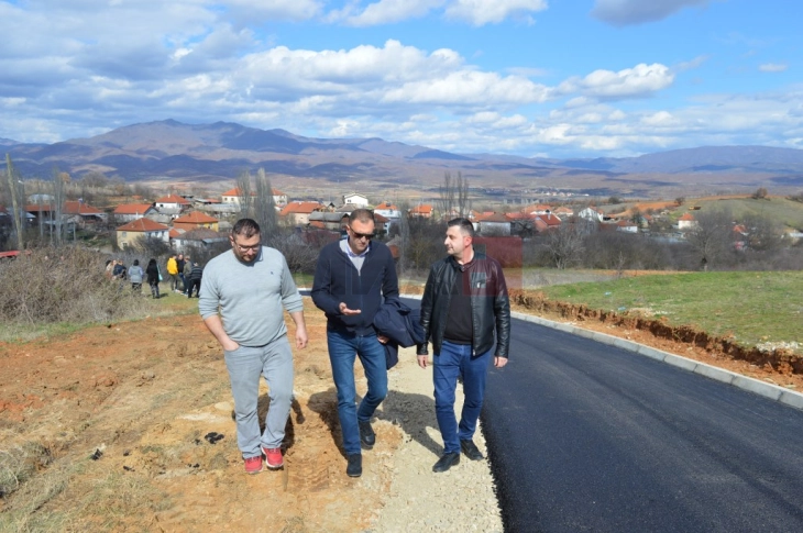 Заврши реконструкцијата на патот до црквата во село Радичево во Општина Василево