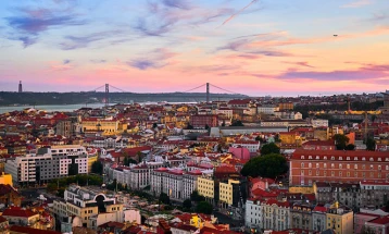 Португалија ја суспендира програмата „Златни визи“