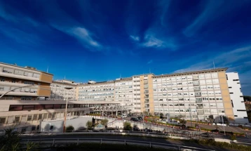 Папата Франциск излезе од болницата Гемели во Рим