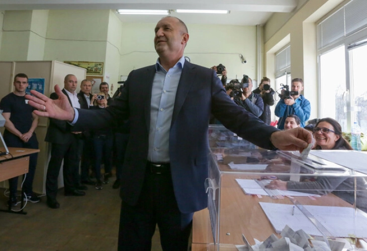Радев: Очекувам во бугарската политика конечно да надваледат разумот и принципите