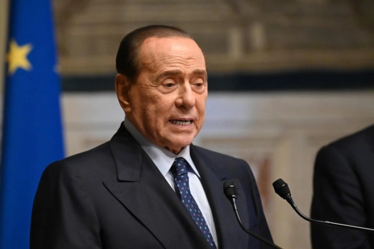 Берлускони хоспитализиран на Интензивна нега во Милано