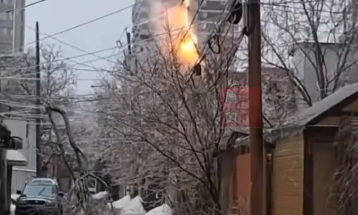 Стотици илјади домови во Канада сè уште се без струја поради ледената бура