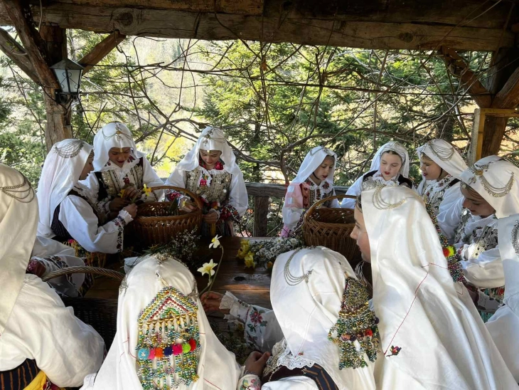 Во Струга и Струшко живее традицијата за Лазарова сабота и Цветници