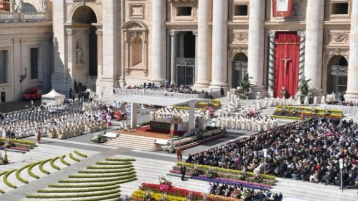 Pope calls for peace at Easter as he gives 'Urbi et Orbi' blessing