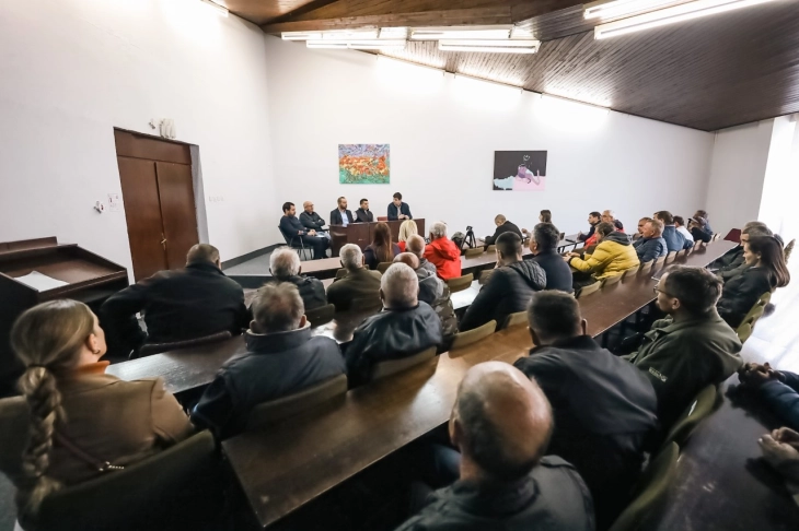 Николовски на средба со производителите на зимска зелка на отворено во Валандово: Преку Интервентната програма ви ставаме на располагање 500.000 евра