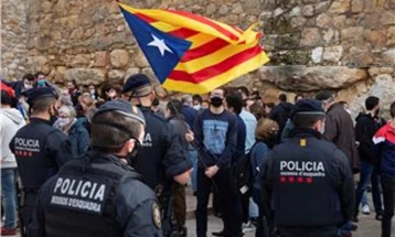 Шпанската влада ја отфрли идејата за референдум за независност на Каталонија