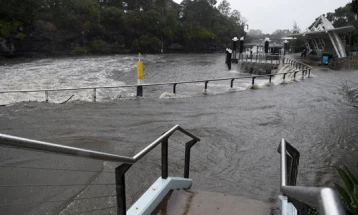 Тропскиот циклон „Илса“ ќе удри на Западна Австралија, населението подготвено за евакуација