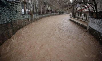 Обилни дождови во Иран предизвикаа поплави во кои загинаа најмалку две лица