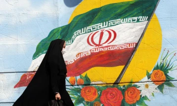 Иранската полиција ќе ги казнува жените без хиџаб