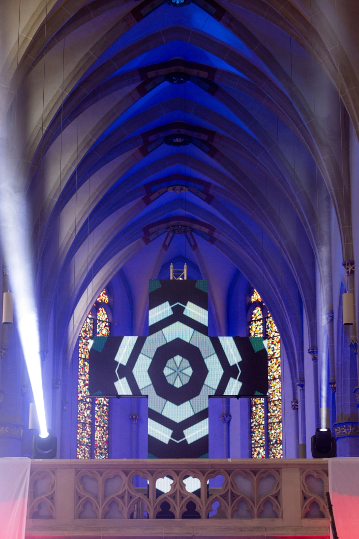 Technobeat replaces organ: 700 partygoers enjoy rave in German church