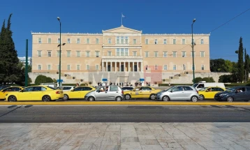Грчкиот буџет со суфицит од три милијарди евра во првиот квартал од годинава