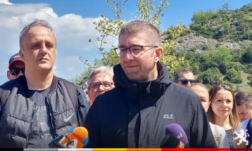 ВМРО-ДПМНЕ со симболичен марш до комплексот „Македонско село“ го одбележа ден на планетата Земја