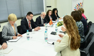 Xhaferi holds bilateral meetings with Papuashvili and Lotrič in Prague