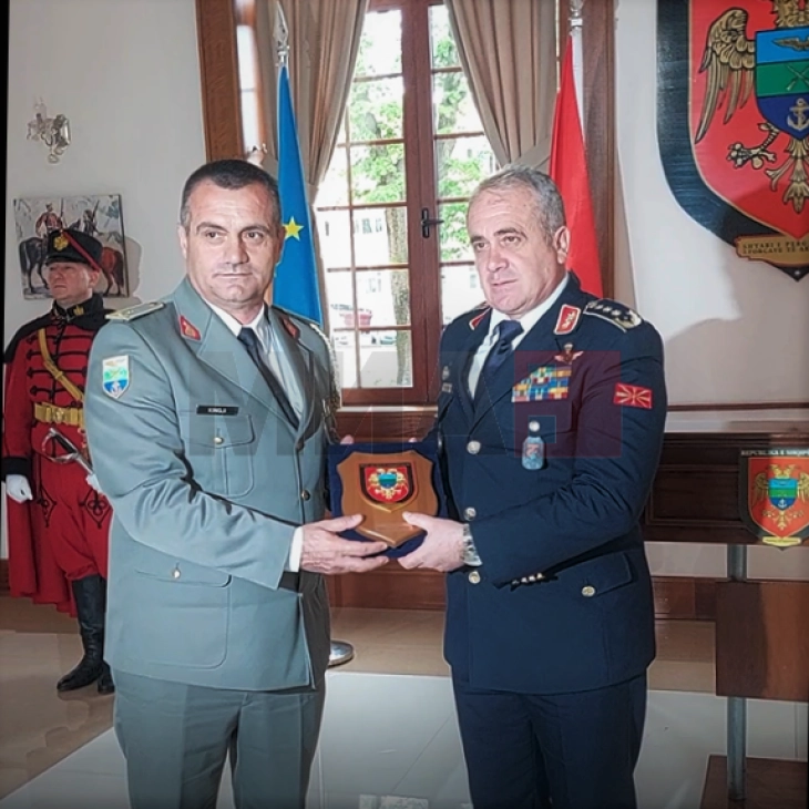 Потврдена заложбата за унапредување на воената соработка на средбите во рамки на посетата на генералот Ѓурчиновски на Албанија