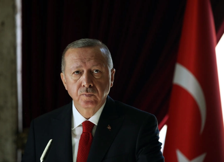 На Ердоган му се слоши за време на предизборно ТВ интервју