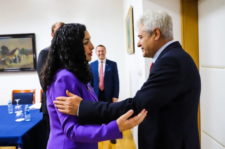 Ahmeti priti në takim presidenten e Kosovës, Vjosa Osmani