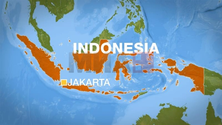Најмалку 11 загинати при превртување на траект во Индонезија