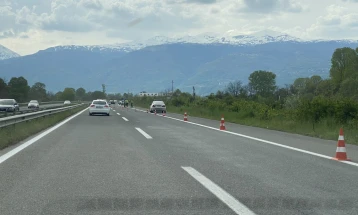 Тројца повредени откако возило излета од автопатот Тетово - Скопје
