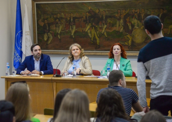 Petrovska discusses security with Faculty of Philosophy students