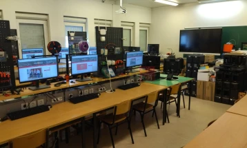 Опремен нов кабинет по програмирање во средното општинско училиште во Илинден