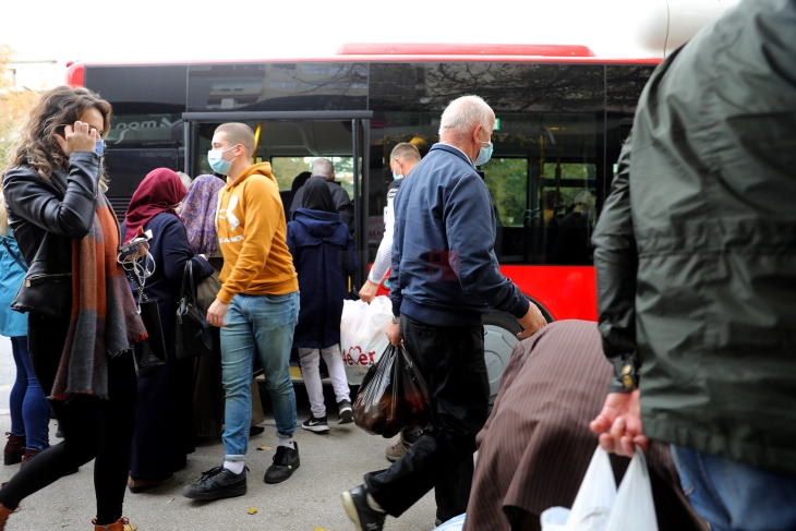 ЈСП: За користење бесплатен јавен градски превоз неопходно е возрасните лица да поседуваат „Скопска“