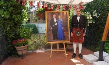 Британската амбасада во Скопје ги пречека гостите на настанот за прикажување на Крунисувањето на нивните величества кралот Чарлс Трети и кралицата Камила
