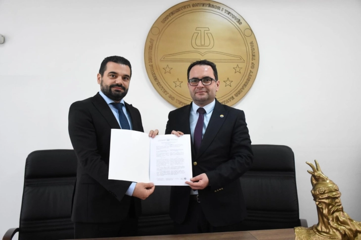 Министерот Лога лично го доставил до Државниот Универзитет во Тетово решението за регистрирање на правната клиника