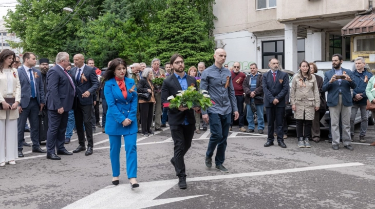 Делегациите на Левица положија цвеќе во чест на Денот на победата над фашизмот