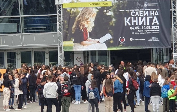 Посетителите ја докажаа љубовта кон новите книги и читањето - Арена Борис Трајковски исполнета со читатели од сите возрасти