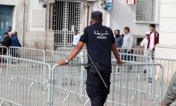 Во вооружениот инцидент во Тунис загинаа пет лица