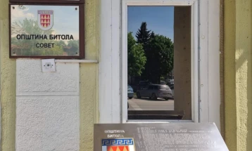 Инфо табли со Браево писмо во административната зграда на Општина Битола