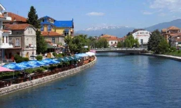 Гостиварец грабнал малолетничка од Струга