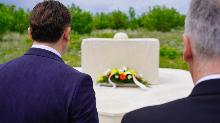 Osmani lays flowers at Boris Trajkovski memorial in Rotimlja