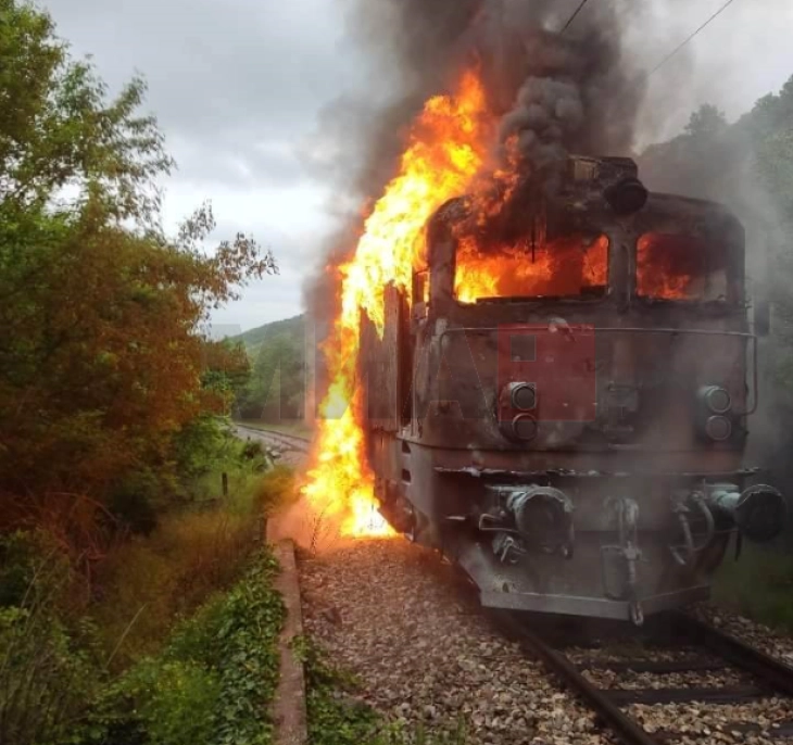 Изгоре локомотива на „Македонски железници“ кај Велес