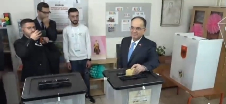 Shqipëri: Begaj kërkoi që numërimi i votave të kryhet me përgjegjësi, ndershmëri dhe profesionalizëm, Rama shpalli fitore në të paktën 50 komuna