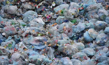 KB-ja propozon reduktimin e mbetjeve të plastikës për 80 për qind deri në vitin 2040