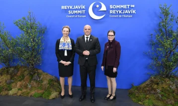 Премиерот Ковачевски на отворањето на Самитот на Совет на Европа во Исланд пречекан од премиерката Јакобсдотир