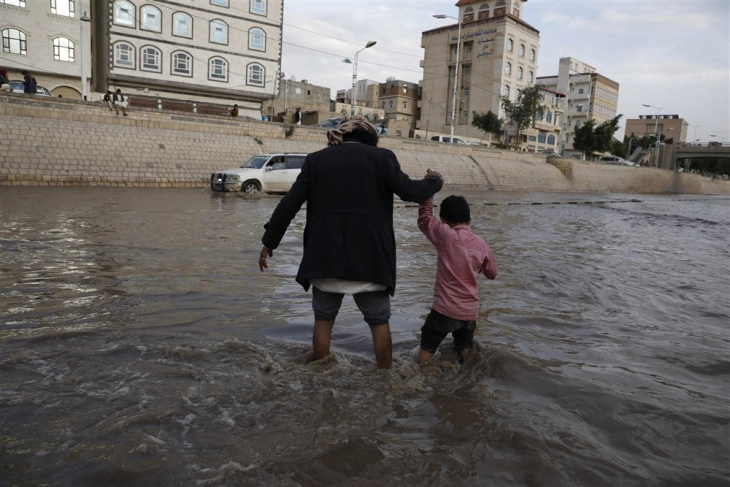 KB: Në vërshimet në Jemen jetën e humbën 31 persona