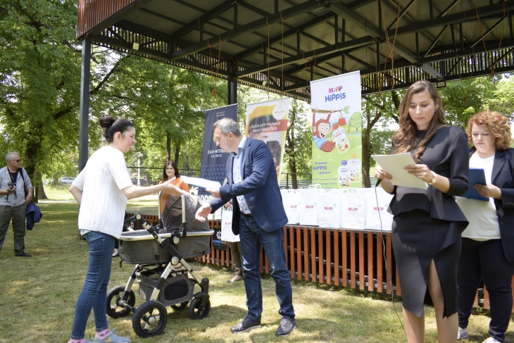 Герасимовски: Доделени 130 решенија од по 7 000 денари за семејствата со новороденче во Центар