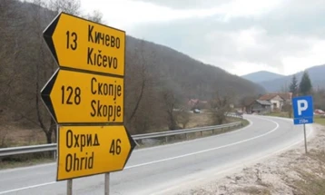 Сообраќајот на патот Охрид - Кичево, кај Извор, се одвива по една лента, наизменично