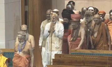 Нарендра Моди свечено ја отвори новата зграда на индискиот парламент
